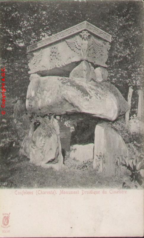 Monument Druidique au Cimetiere en 1917.jpg
